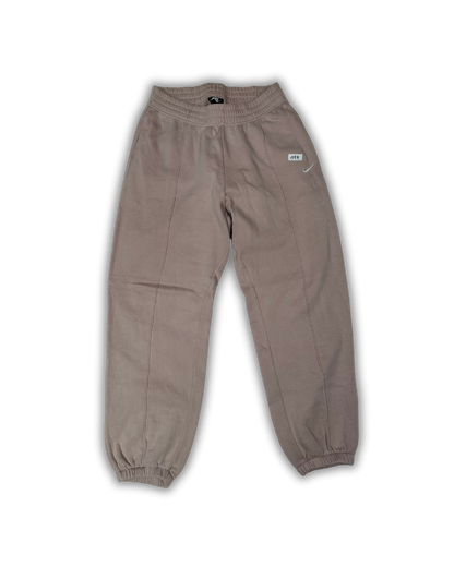 Nike Essentials Fleece Sweatpants – Taupe
