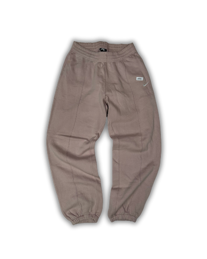 Nike Essentials Fleece Sweatpants – Taupe
